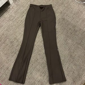 Never worn alo brown flare leggings also perfect condition and good quality